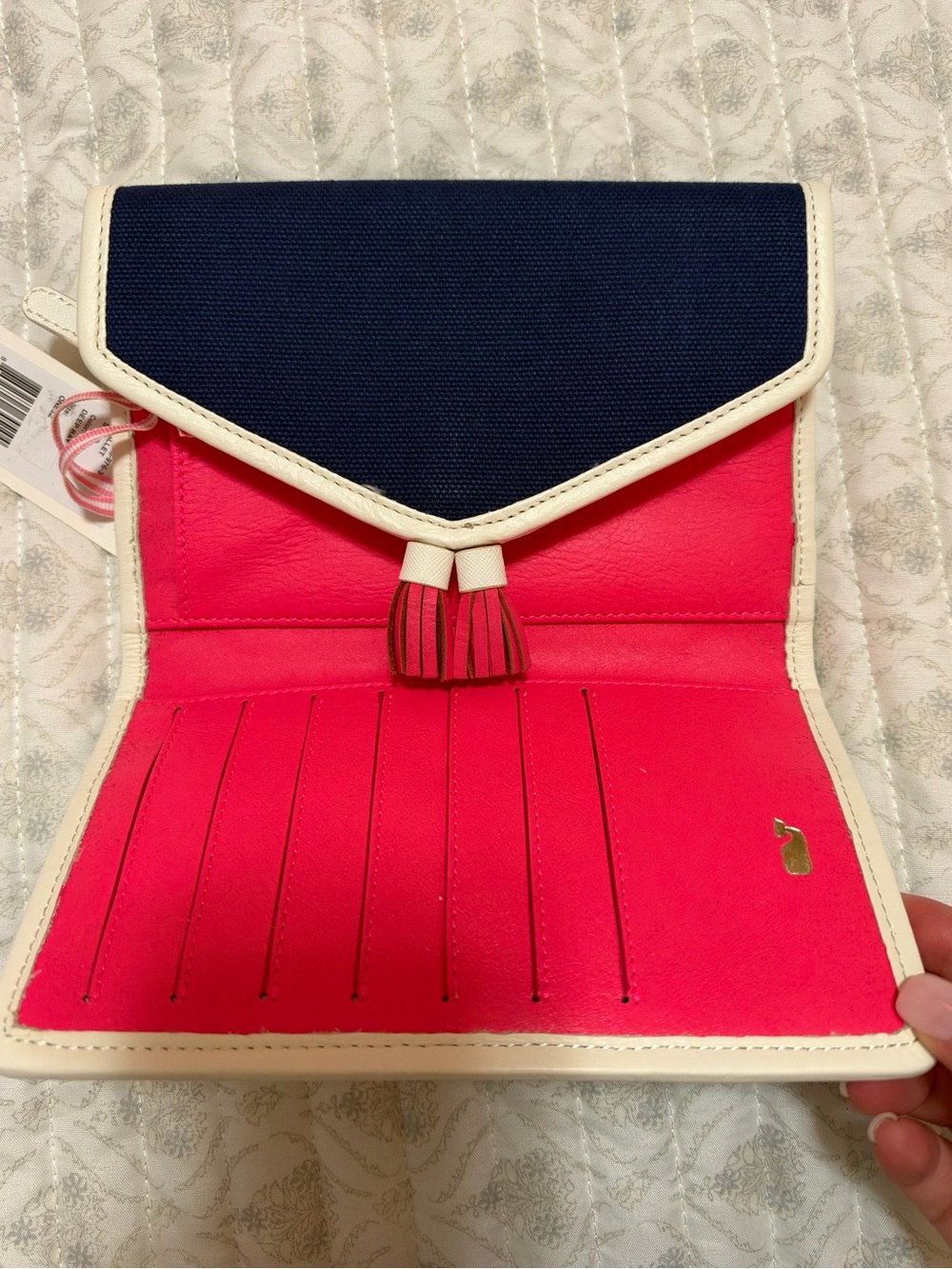NWT Vineyard Vines Navy and White Clutch Wallet with Pink Tassel - Picture 4 of 6